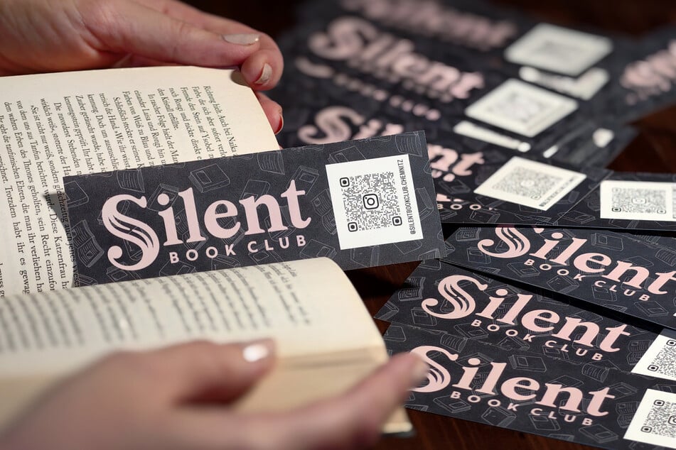 Beim "silent book club" liest jeder für sich, danach kommt man ins Gespräch.