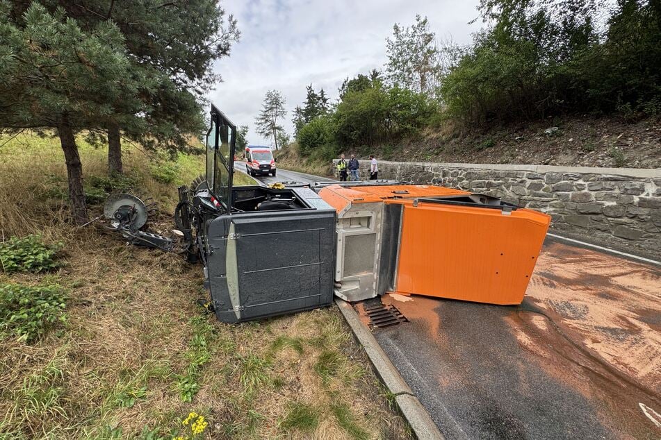 Die Straße war nach dem Unfall zwischenzeitlich gesperrt.