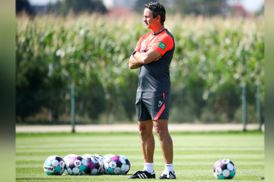 Dirk Schuster schaute wie immer bei jeder Trainingseinheit ganz genau hin.