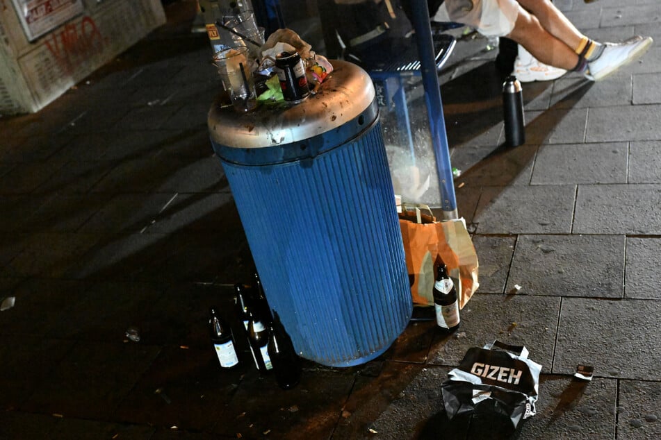 Müll, Glasscherben und Lärm machen den Anwohnern im Univiertel zu schaffen.