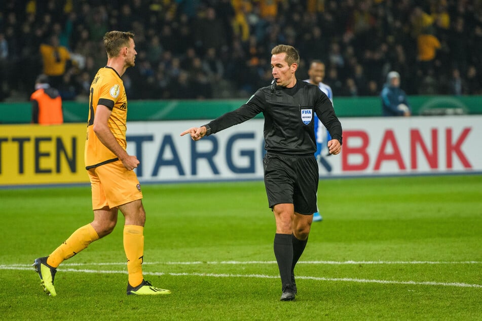 Tobias Stieler (r.) pfiff die SGD beim bitteren Pokal-Aus vor fünf Jahren bei Hertha BSC.