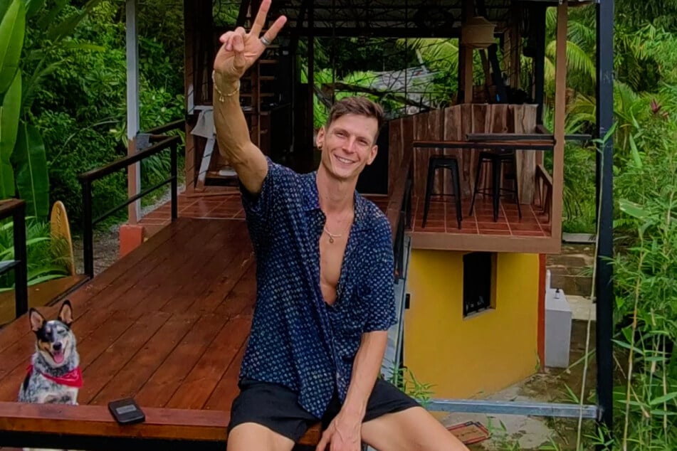 Von seinem Haus aus kann der Unternehmer und Abenteurer das Meer sehen.