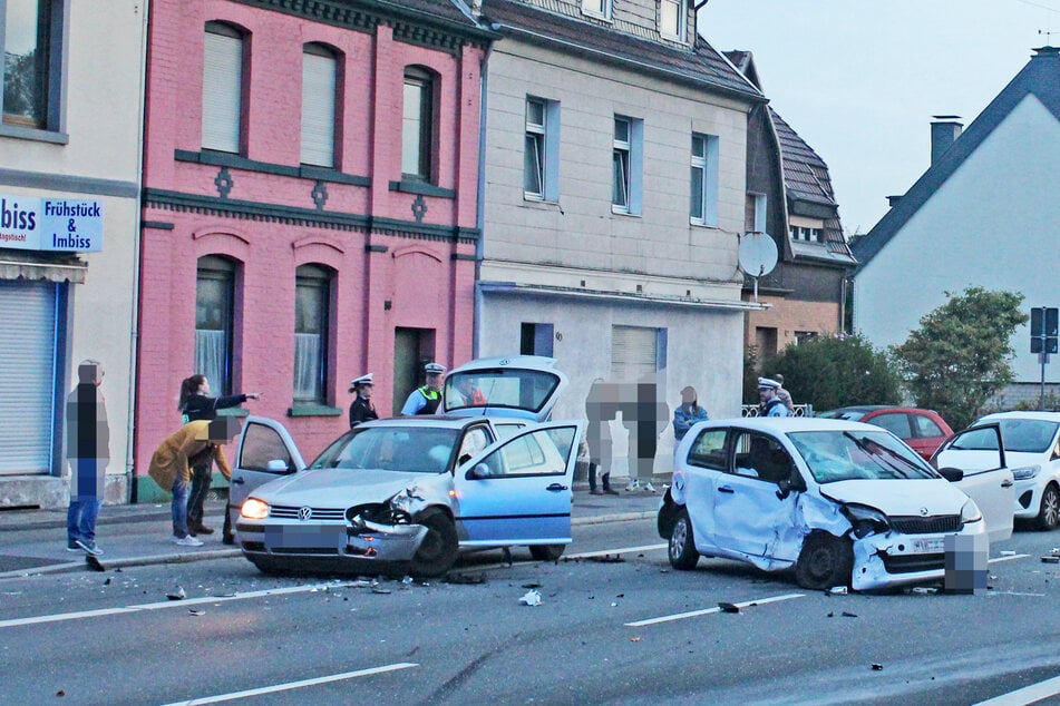 Heftige Karambolage mit mehreren Autos: 38-jährige Skoda-Fahrerin schwer verletzt