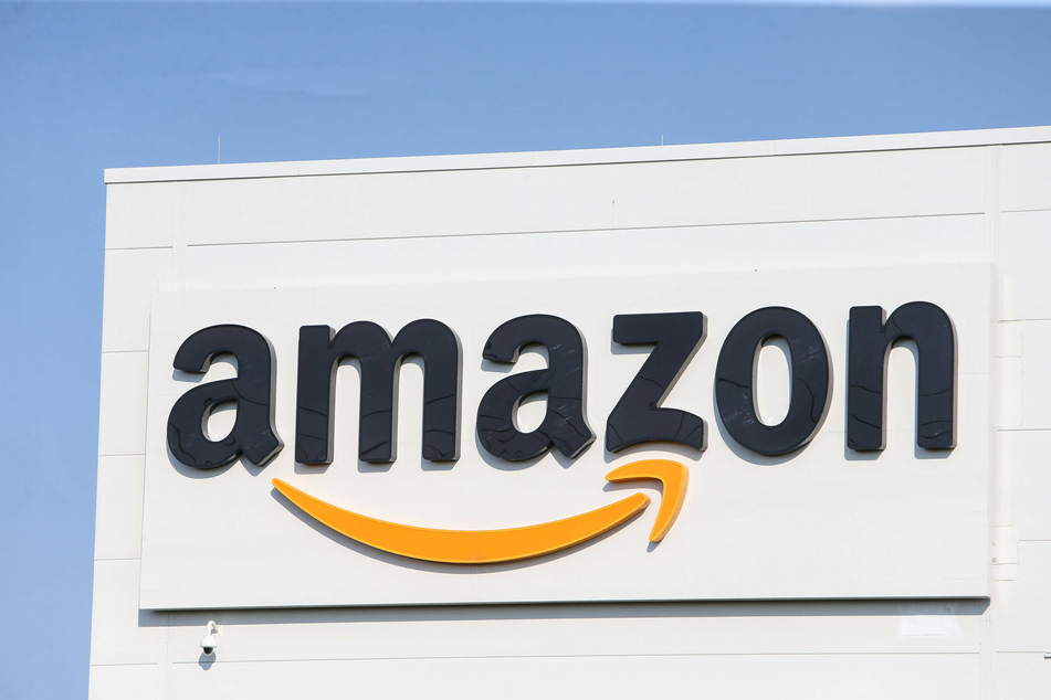 Amazon may soon be offering high speed internet to users around the world.