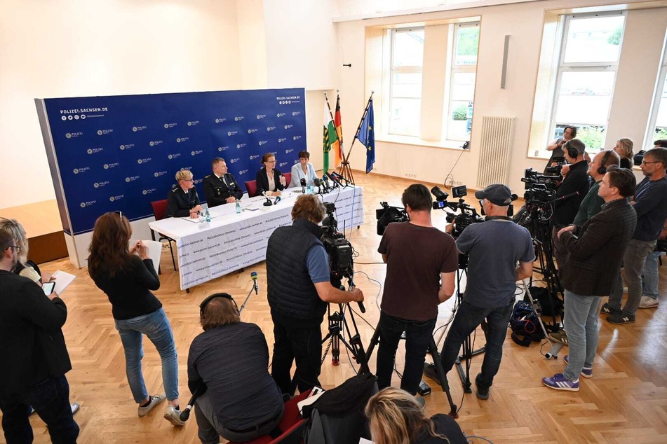 Bei einer Pressekonferenz am Mittwoch in Chemnitz gaben die Ermittler Details zum Leichenfund bekannt.