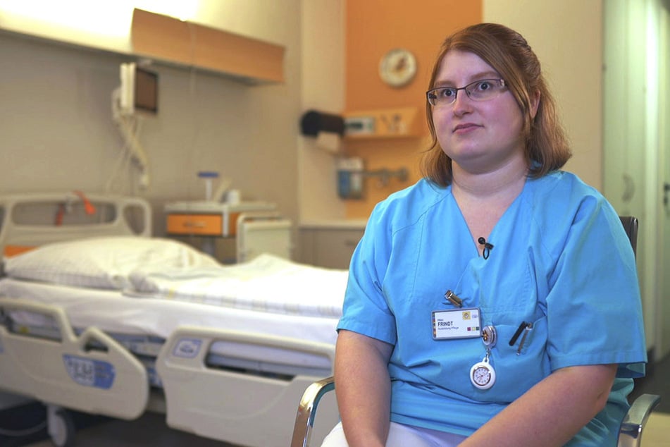 Stefanie Frindt ist im 3. Jahr ihrer Ausbildung zur Gesundheits- und Kinderkrankenpflegerin und erzählt über die harte Arbeit in der Pflege.