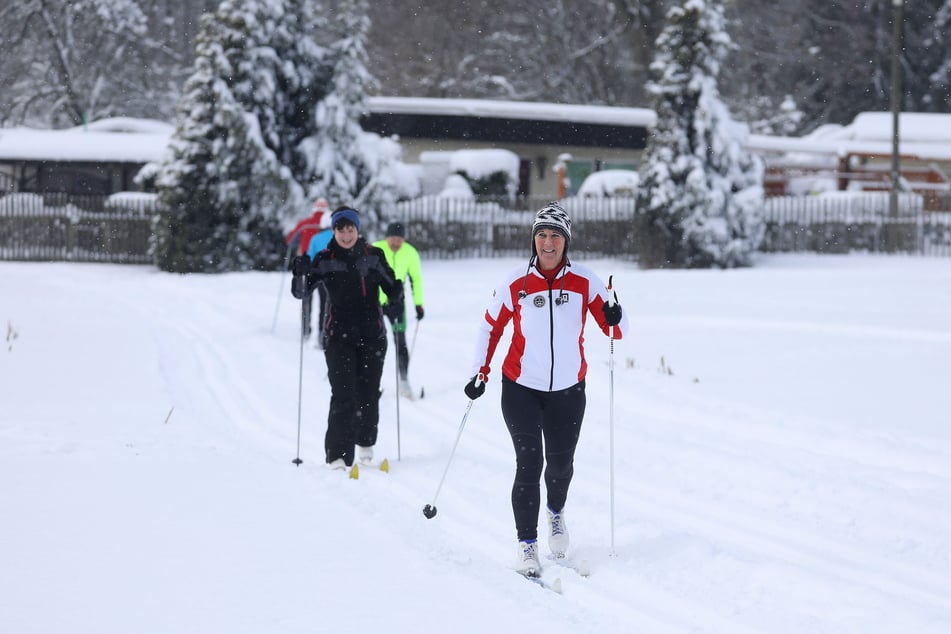 Ausdauer im 15-Kilometer-Umkreis: Auch Langlauf, wie hier auf dem Hohenstein-Ernstthaler Pfaffenberg, ist derzeit mit Mindestabstand drin.