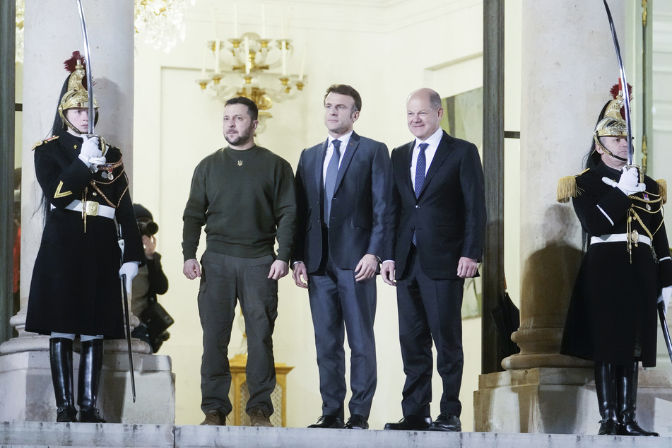 Selenskyj (45), Macron (45) und Scholz (64): Beim gemeinsamen Abendessen in Paris, wurde über weitere Waffenlieferungen an die bedrängte Ukraine beraten.