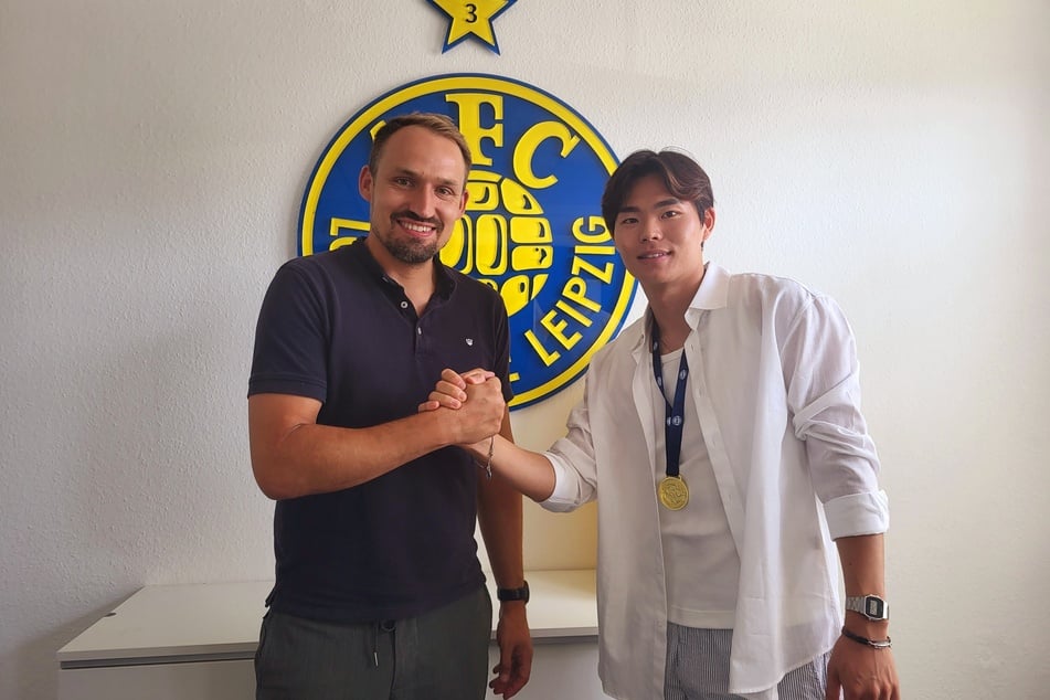 Min-gi Kang (23, r.) bleibt Lok erhalten.