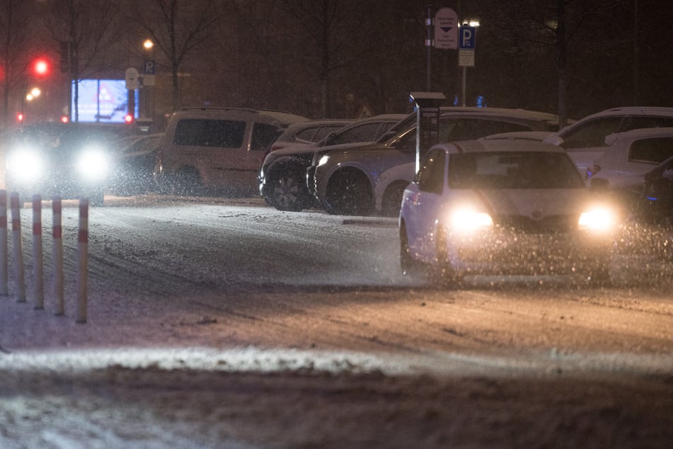 Schnee weht durch Deutschland. Abseits von Sachsen hat es auch Berlin schon erwischt.