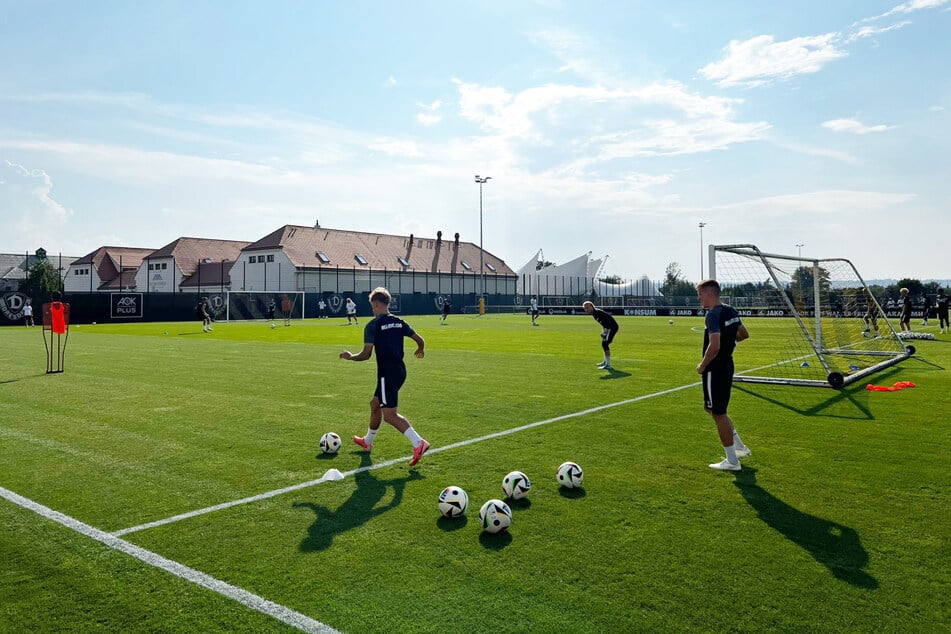 Bei schweißtreibenden Temperaturen arbeitete Dynamo Dresden besonders am Offensiv-Spiel.