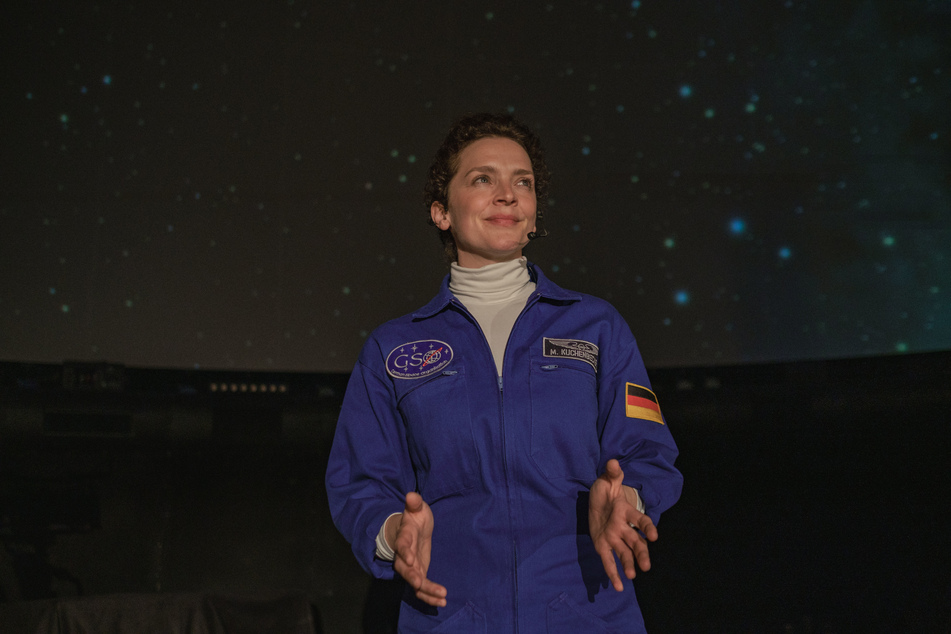 Hält einen Vortrag im Hamburger Planetarium: Maja Kuchenbecker.