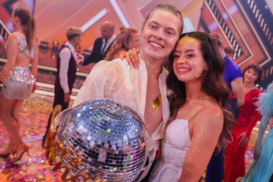 Welcher Promi tritt in die Fußstapfen von "Let's Dance"-Sieger Gabriel Kelly (23) und Profitänzerin Malika Dzumaev (33)?