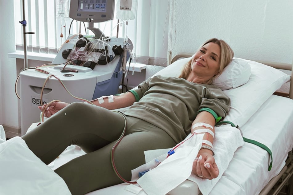 Tanja Szewczenko (47) hatte mit ihren Instagram-Fans ein Foto geteilt, das sie im Krankenbett zeigt.