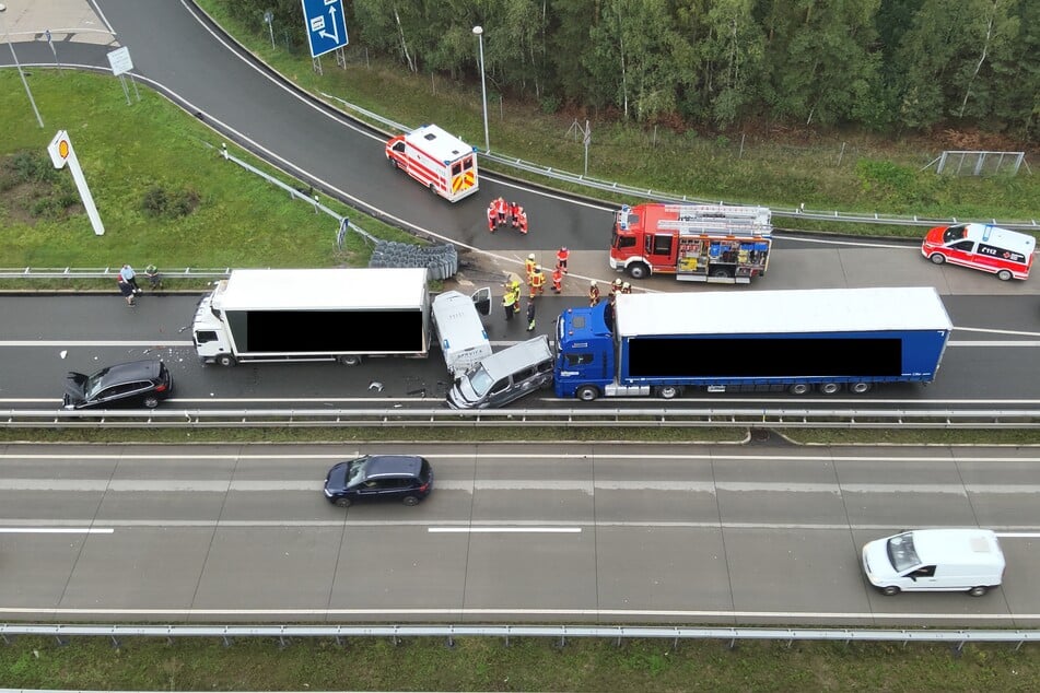 Insgesamt sechs Fahrzeuge waren in den Unfall involviert.