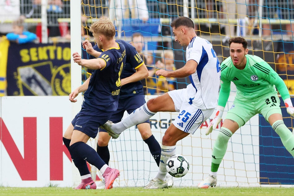 Lok Leipzig hatte zahlreiche Möglichkeiten, um in Führung zu gehen. Der Ball wollte aber einfach nicht über die Linie.