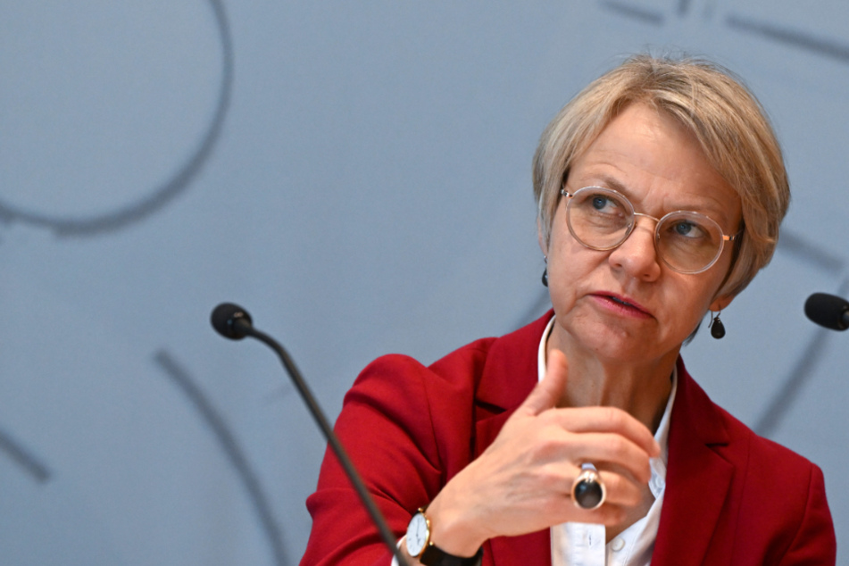 Dorothee Feller ist seit 29. Juni 2022 im Amt der NRW-Schulministerin.