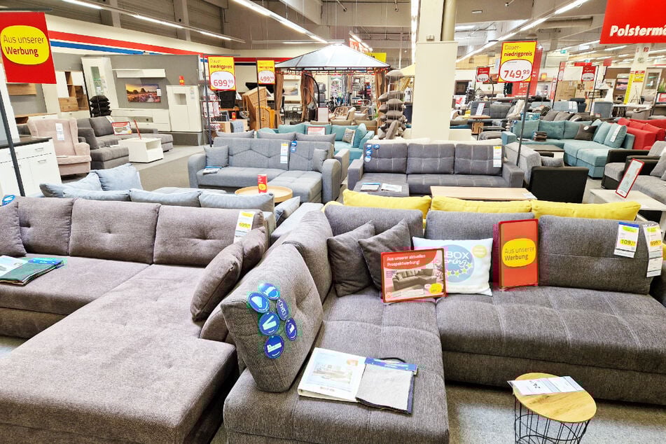 Zum verkaufsoffenen Sonntag (29.3.) schenkt ROLLER in Nordhausen Kunden u. a. bis zu 20 Prozent beim Möbelkauf.¹