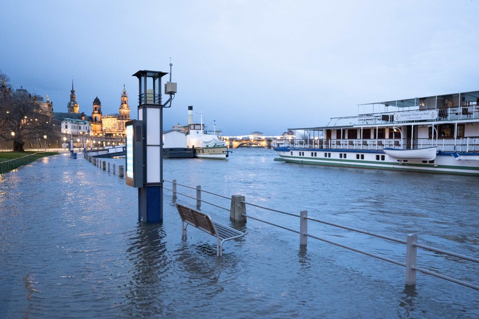 Ab dem Wochenende wird in weiten Teilen Sachsens Starkregen mit Überflutungen erwartet. (Archivbild)