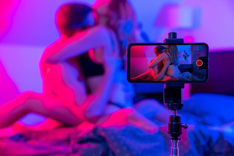 Auch an einem Pornodreh nimmt der Rapper teil. (Symbolbild)