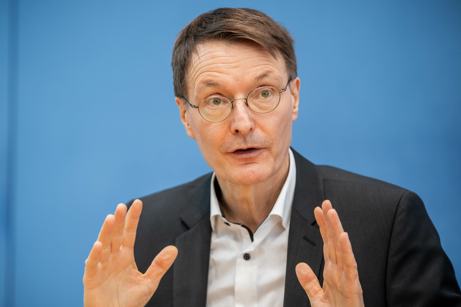 Karl Lauterbach (58, SPD) fordert "Ausgangsbeschränkungen ab 20 Uhr für zwei Wochen".