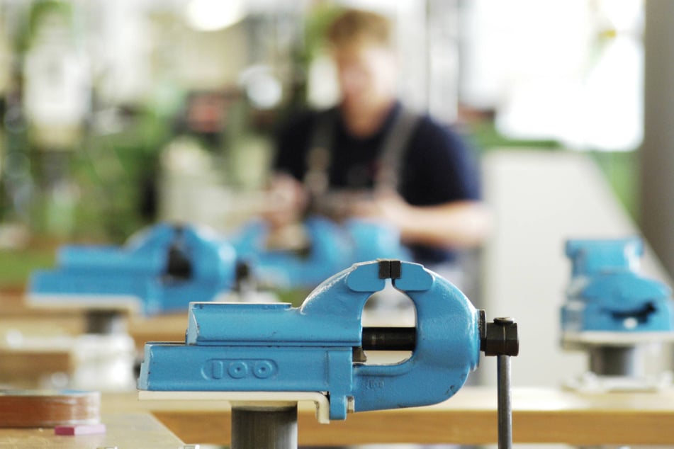 Immer weniger Betriebe bilden aus. Die Grünen fordern deshalb eine Ausbildungsoffensive.