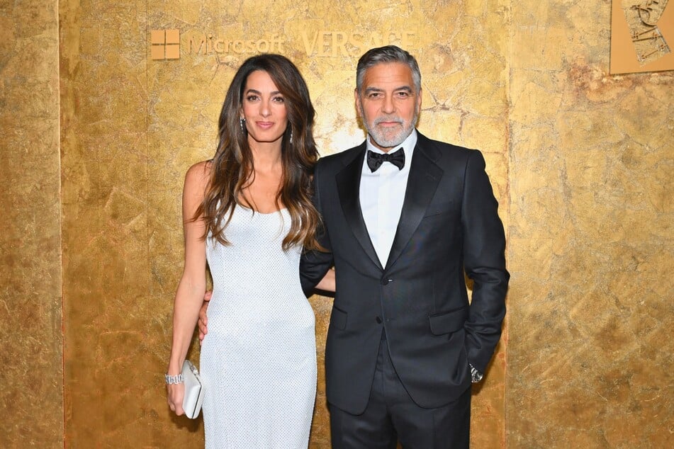 On Monday, Russia's prosecutor general said in a statement that a non-profit foundation founded by George Clooney (r.) has been banned from the country.