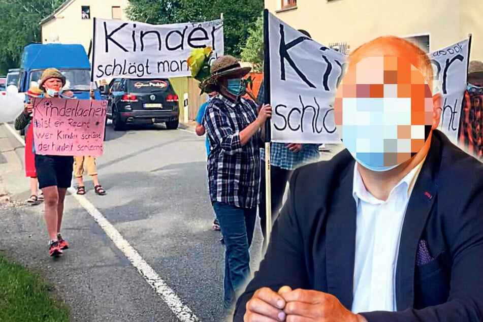 "Der Kinderschläger muss weg!": Großfamilie protestiert gegen Bürgermeister