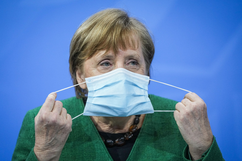 Bundeskanzlerin Angela Merkel (66, CDU) bei der nächtlichen Pressekonferenz nach den stundenlangen Beratungen von Bund und Ländern am Dienstag. Sie wirbt für Unterstützung bei dem strengeren Lockdown, welcher zu Ostern gelten soll.