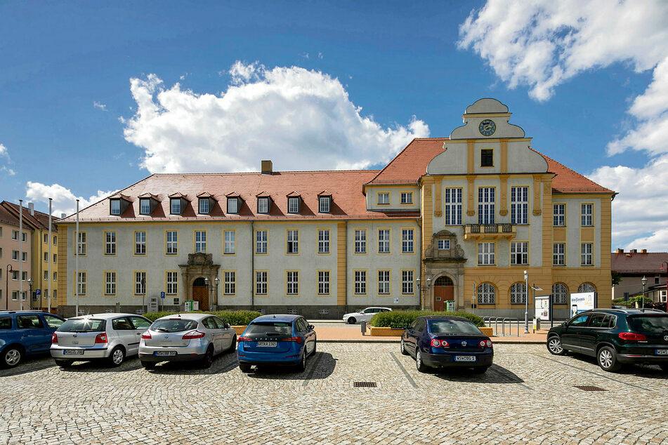 Das Rathaus von Weißwasser. Die Stadt schrumpfte seit dem Mauerfall dramatisch. 1987 zählte die Glas-Stadt 37. 388 Einwohner. 2018 waren es nur noch 16. 130.