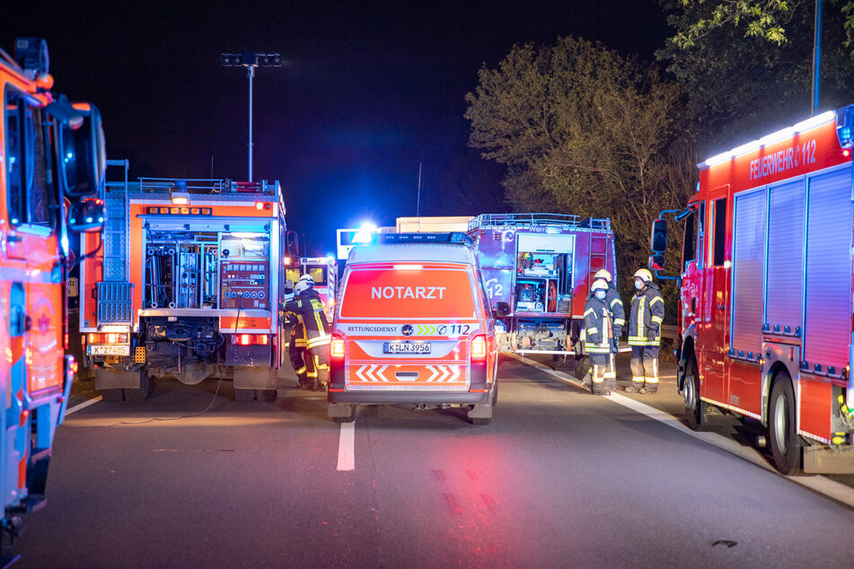 Ein Notarzt kämpfte mit Kameraden der Feuerwehr um das Leben des Transporter-Fahrers.