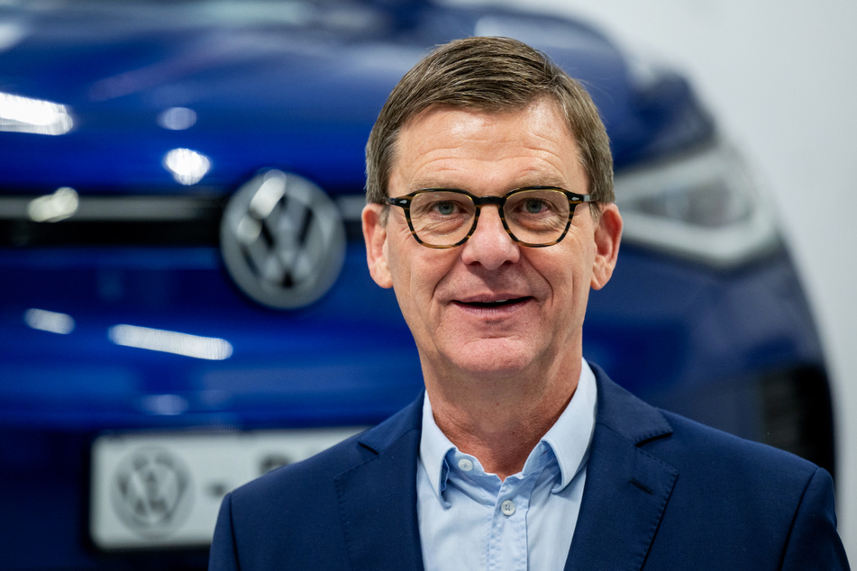 Thomas Edig, Geschäftsführer Personal Volkswagen Sachsen, präsentiert das ausgebaute Bildungsinstitut in Zwickau.