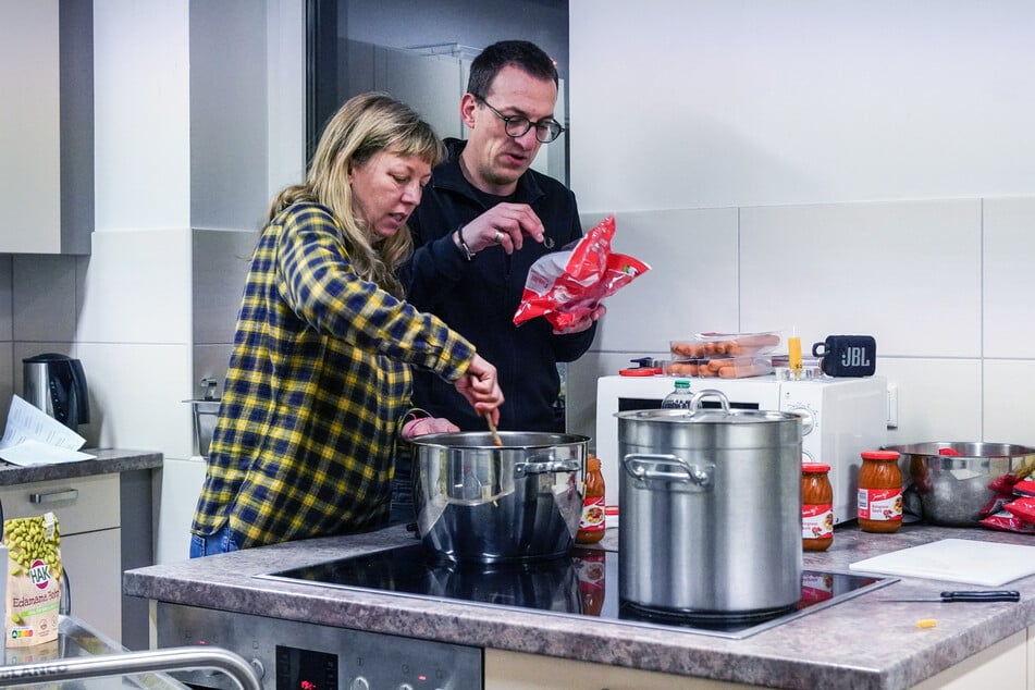 Normalerweise spenden Großküchen ihre Reste ans Nachtcafé. Manchmal kochen die Helfer selbst.