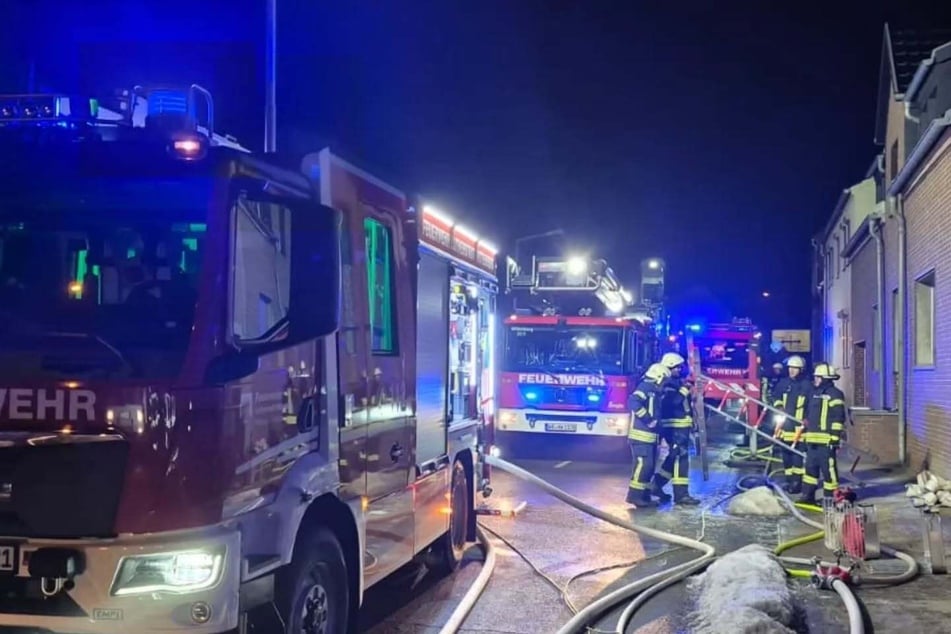 Mehrere Löschzüge rückten an.