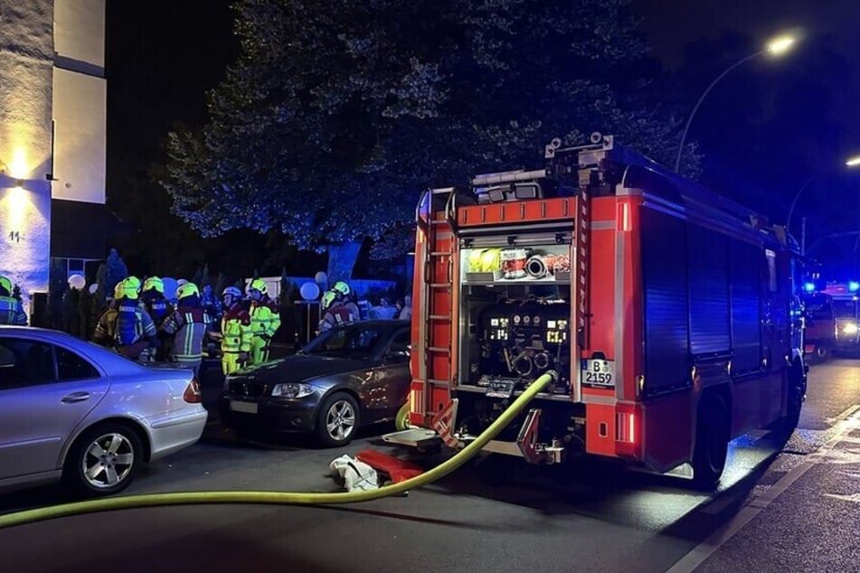 Die Feuerwehr war mit 74 Kräften vor Ort.