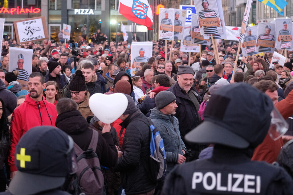 Starke Widerstände gegen die Maßnahmen. Das zeigte sich auch auf einer Kundgebung in Dresden.