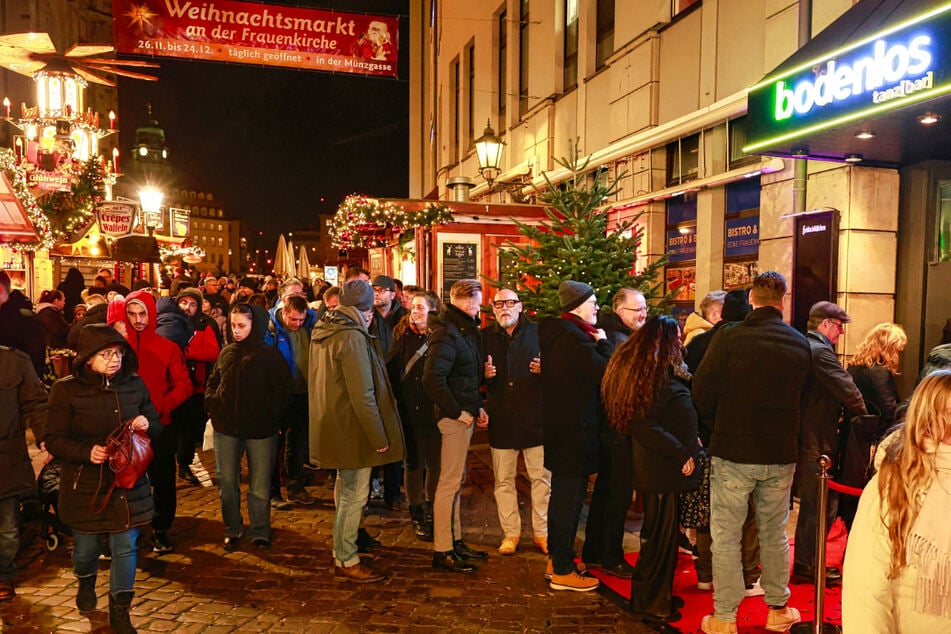 Die Tanzbar befindet sich im Untergeschoss des Hilton-Hotels in Dresden.