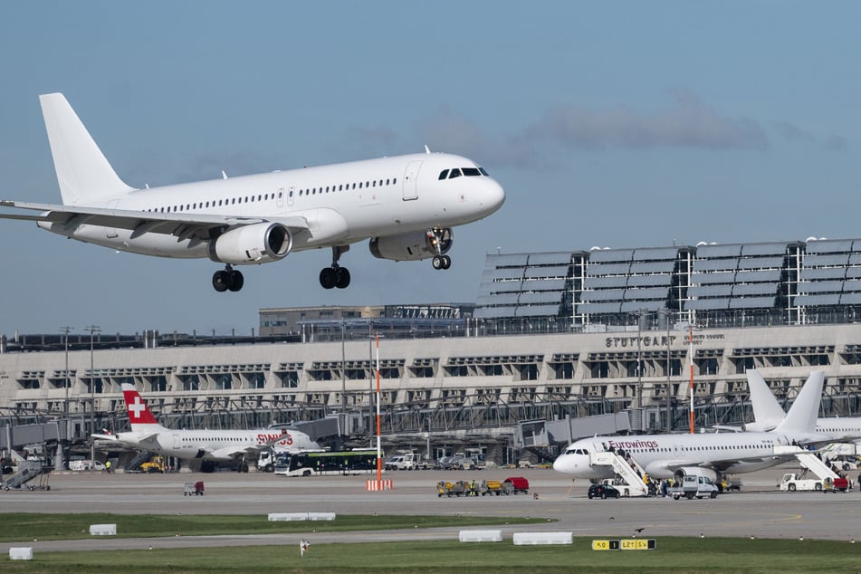 Mann ohne Bordkarte legt Stuttgarter Airport lahm: Flugbetrieb unterbrochen!