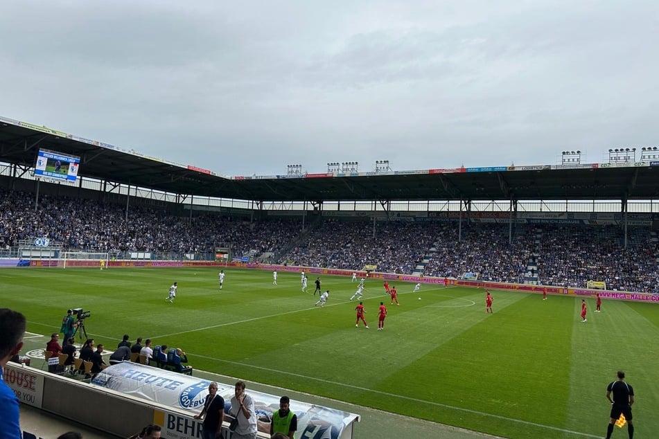 Sehr gut besuchte Saisoneröffnung. Die Fans des 1. FC Magdeburg haben offensichtlich Bock auf die neue Spielzeit.