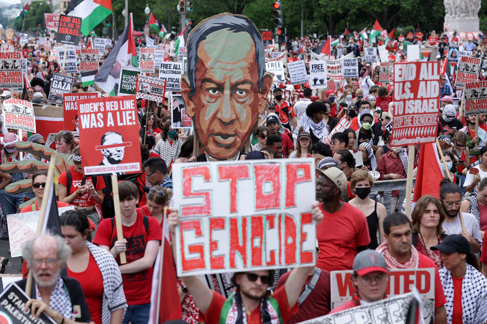 Tausende Demonstranten versammelten sich gestern vor dem US-Kapitol in Washington.