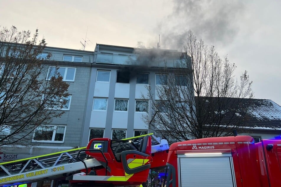 In einer Wohnung über einer Kamps-Filiale in Velbert ist am ersten Advent ein Feuer ausgebrochen.