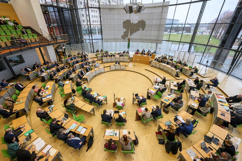 Blick in den Plenarsaal während einer Landtagssitzung.