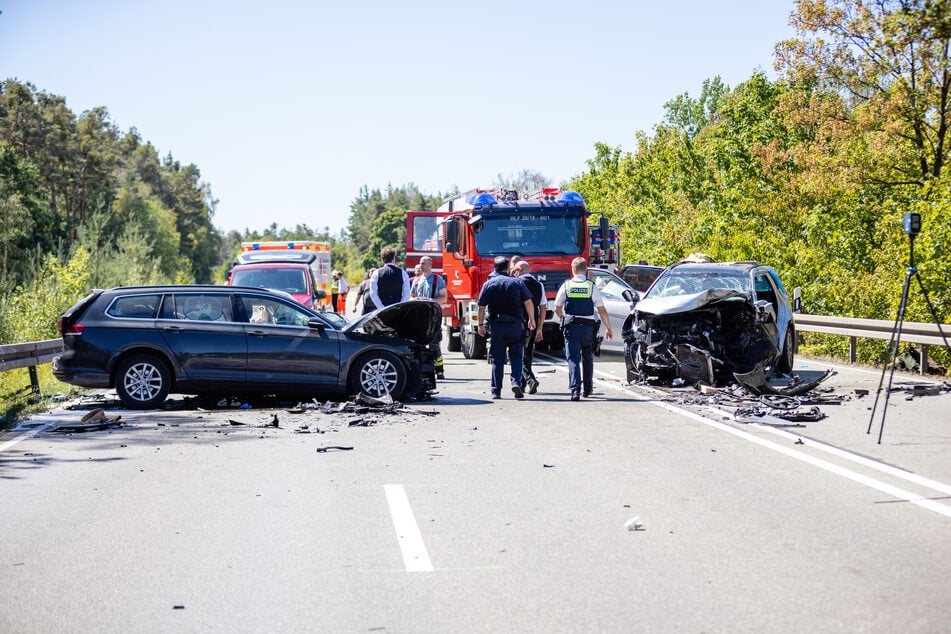 Die Wracks der Autos wurden sichergestellt, um den genauen Ablauf des Unfalls zu rekonstruieren.
