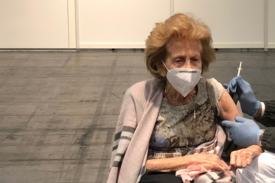 Elisabeth Steubesand (105) ist älteste Kölnerin. Sie bekam am Montag ihre erste Corona-Impfung.