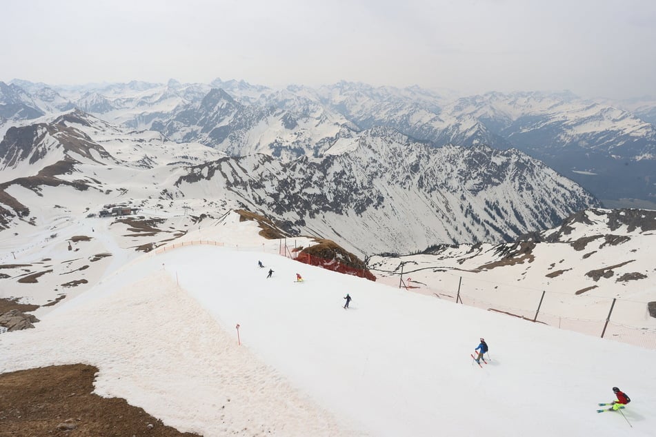 Teambuilding im Schnee - 2019 war auch das Dresdner MEK in den Alpen auf Brettern unterwegs. Wohl auf Kosten der Steuerzahler.