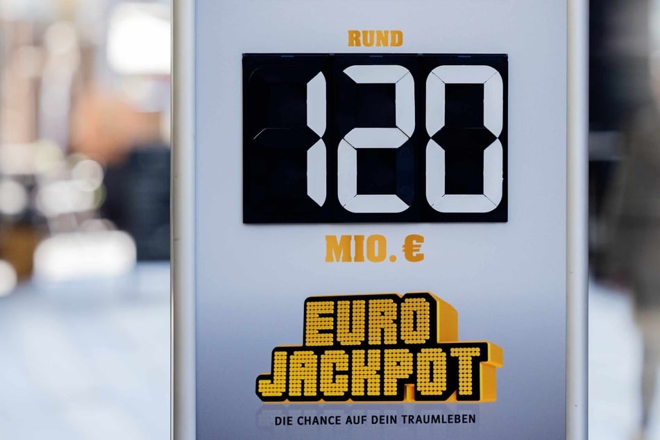 Eurojackpot geknackt: Gewinner sackt enorme Summe ein!