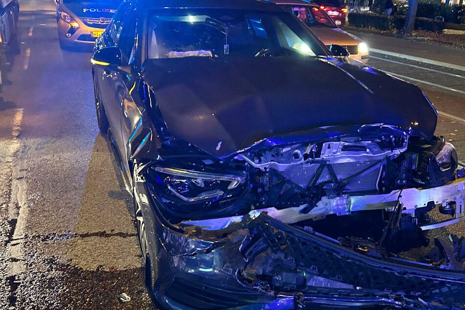 Der Mercedes-AMG wurde schwer beschädigt.