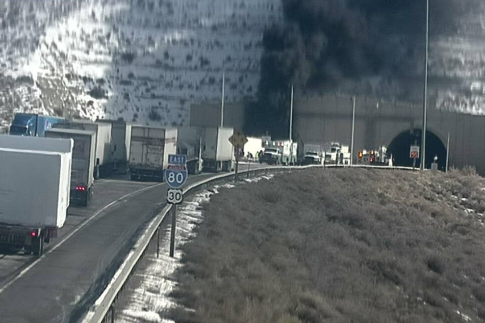 Es bildete sich ein riesiger Stau. Die Rettungskräfte hatten Mühe, zur Unglücksstelle zu gelangen.