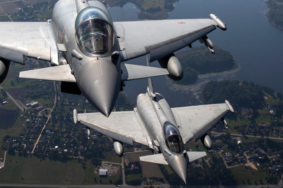 Kommt es zu einem Sicherheitsvorfall im deutschen Luftraum, steigen Eurofighter der Alarmrotte auf. (Archivbild)