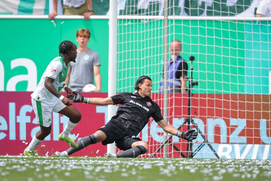 Tim Schreiber musste gegen Fürth zwar dreimal hinter sich greifen, konnte aber nur wenig dafür.